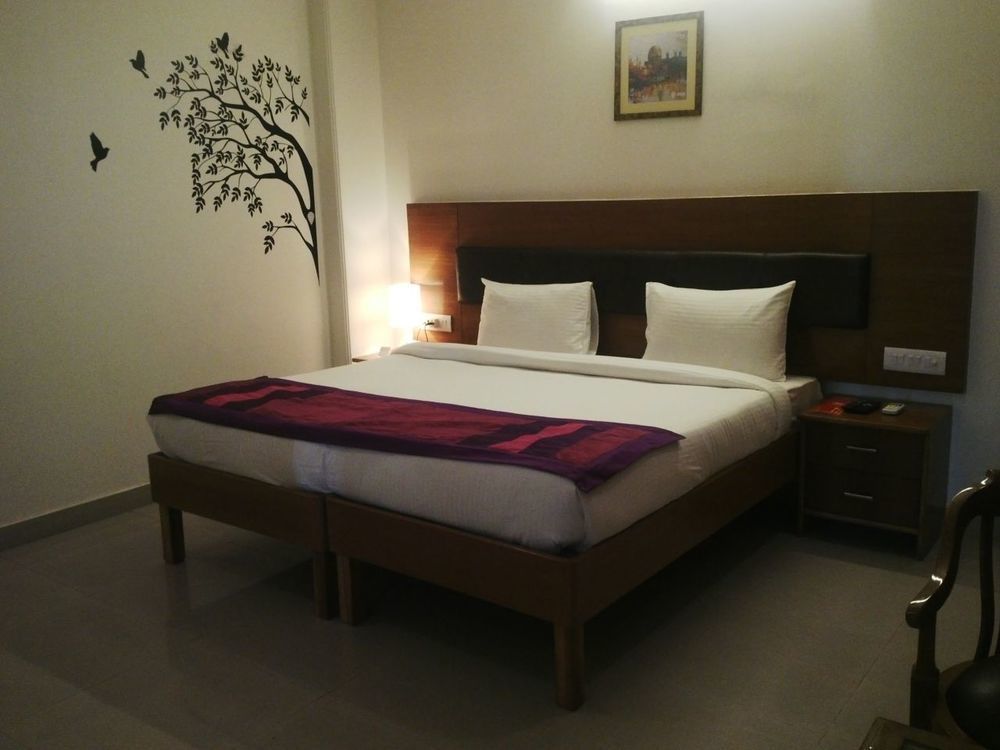 Red Carpet Hotels Noida Exteriör bild
