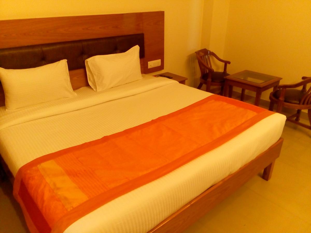 Red Carpet Hotels Noida Exteriör bild