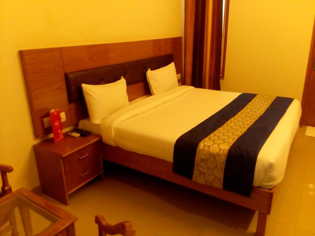 Red Carpet Hotels Noida Exteriör bild