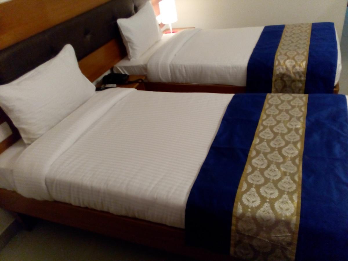 Red Carpet Hotels Noida Exteriör bild