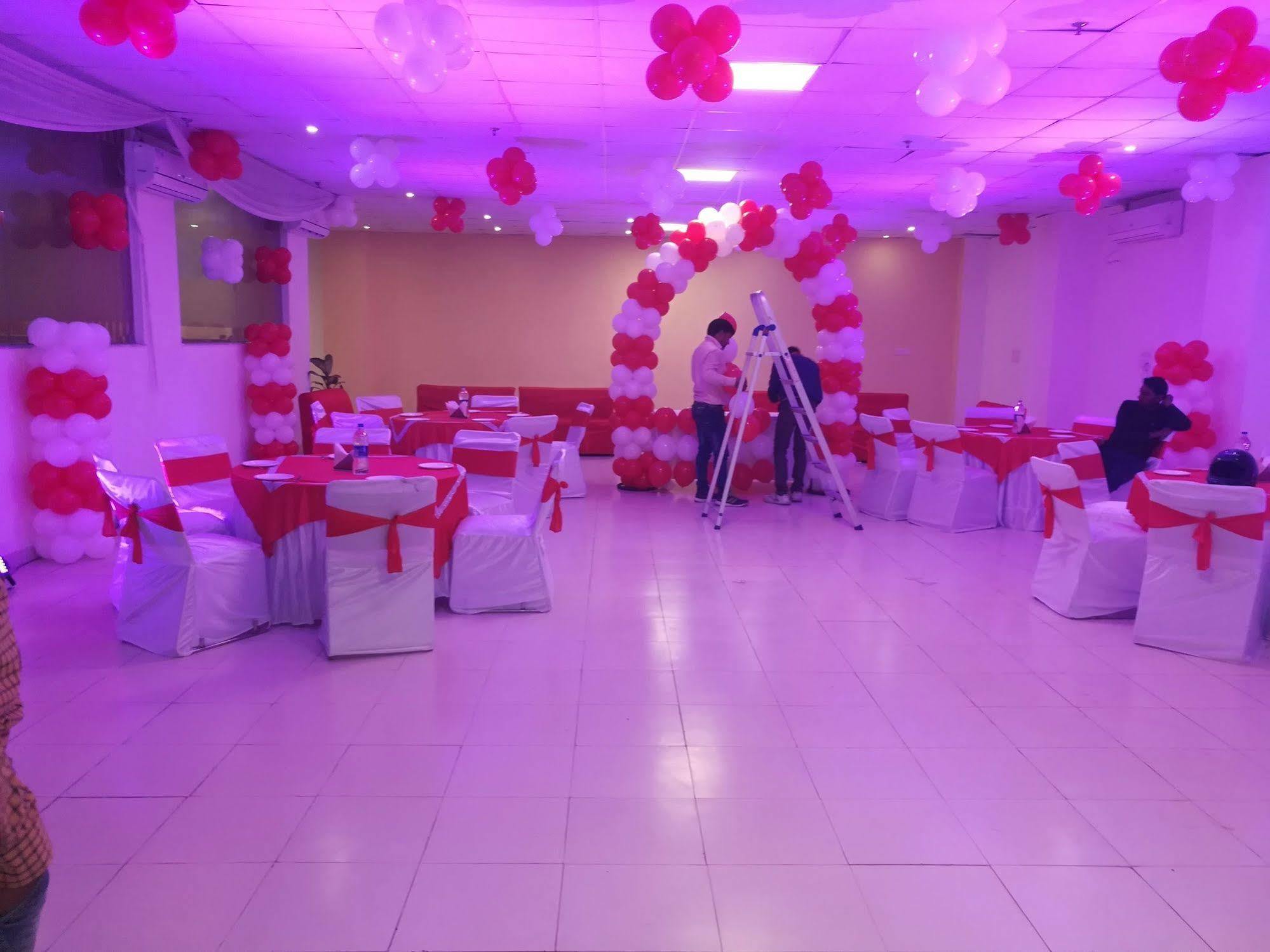 Red Carpet Hotels Noida Exteriör bild