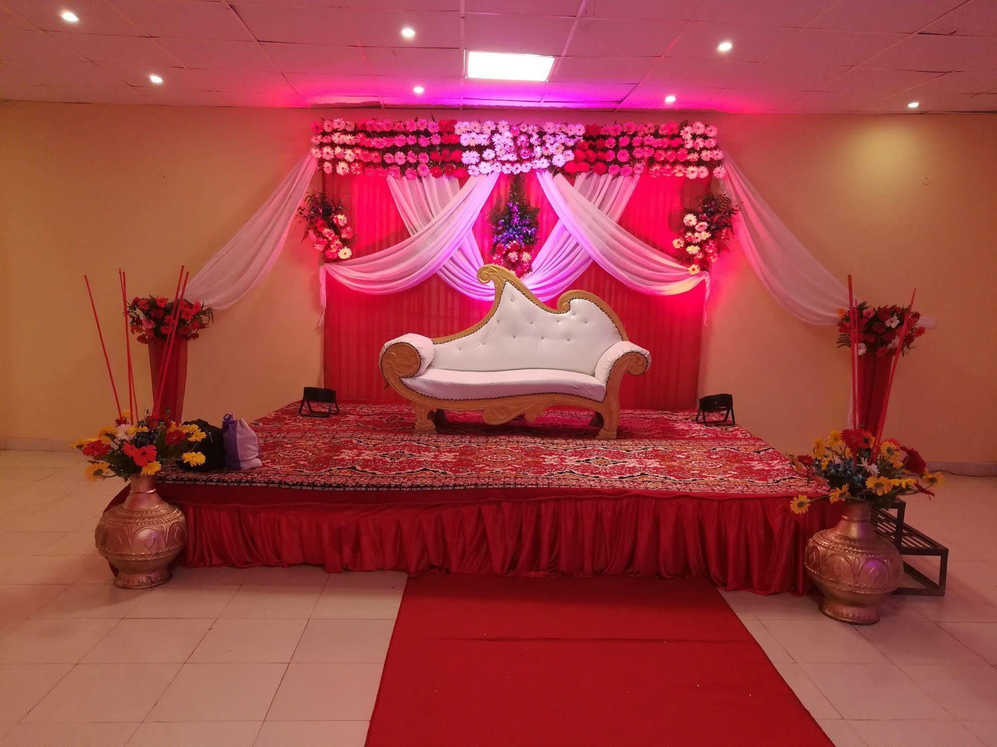Red Carpet Hotels Noida Exteriör bild